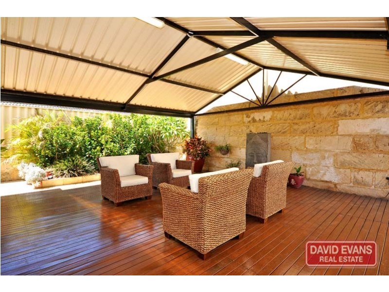 32 Champaigne Drive, Tapping WA 6065