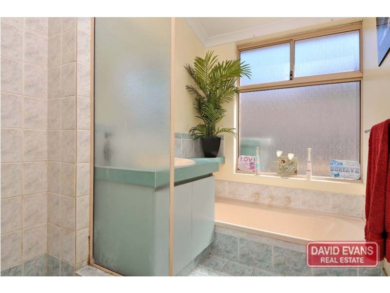 1 Tussock Elbow, Banksia Grove WA 6031