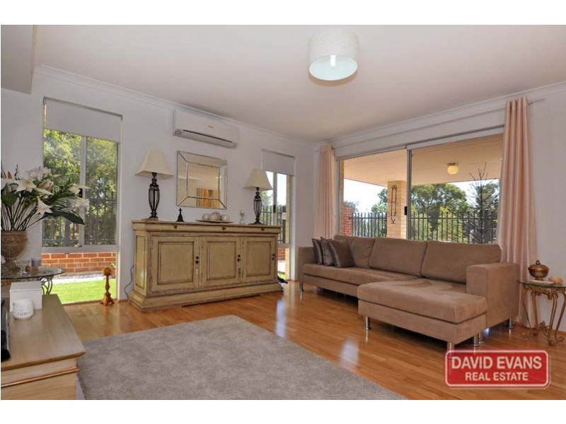 15 Atley Pass, Carramar WA 6031