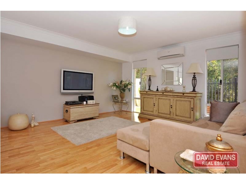 15 Atley Pass, Carramar WA 6031