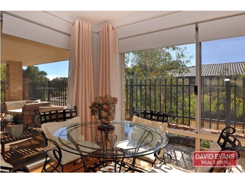 15 Atley Pass, Carramar WA 6031
