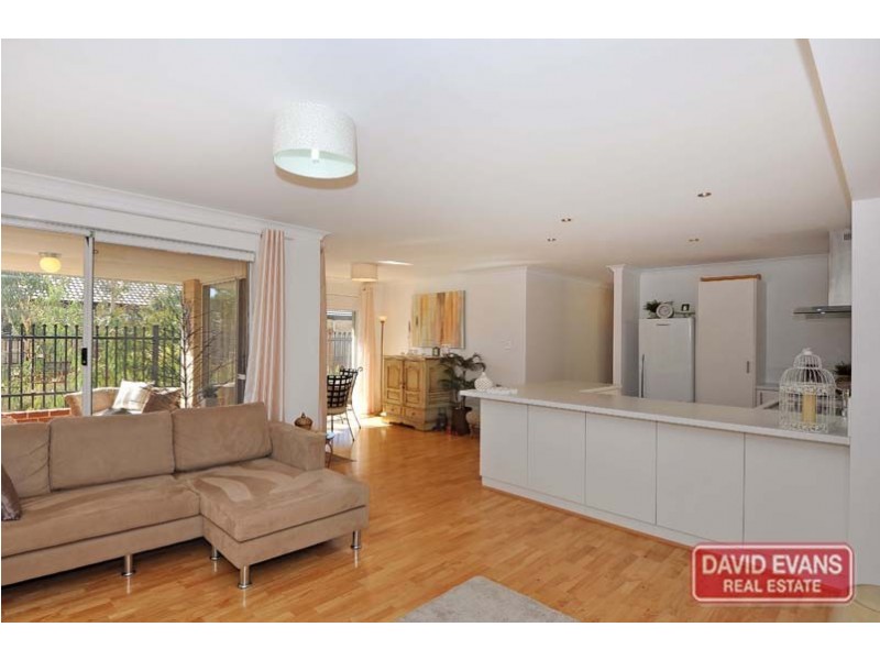 15 Atley Pass, Carramar WA 6031