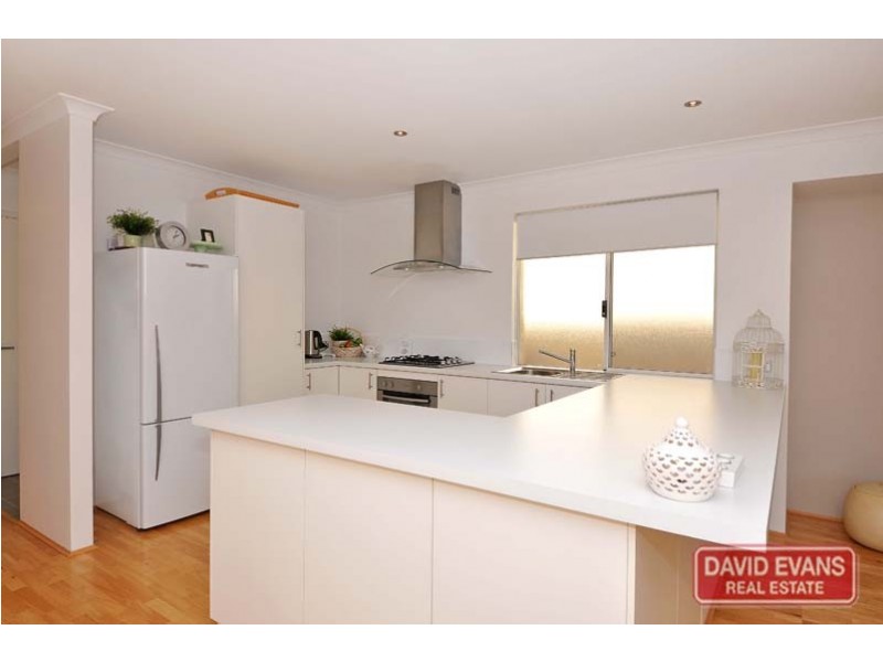 15 Atley Pass, Carramar WA 6031