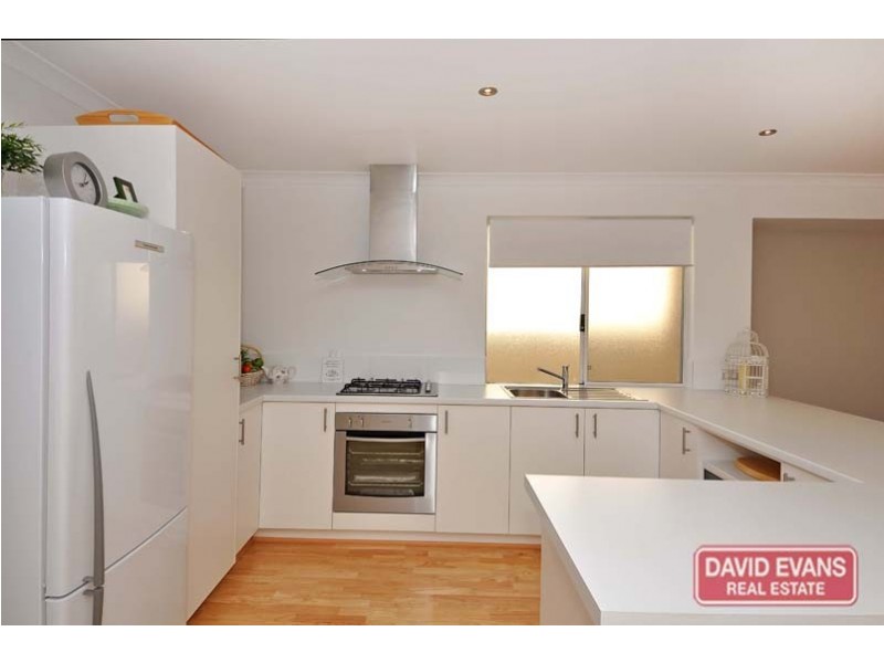 15 Atley Pass, Carramar WA 6031