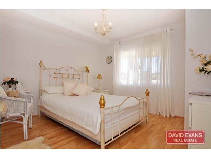 15 Atley Pass, Carramar WA 6031