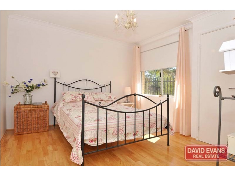 15 Atley Pass, Carramar WA 6031