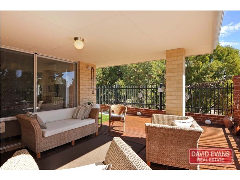 15 Atley Pass, Carramar WA 6031