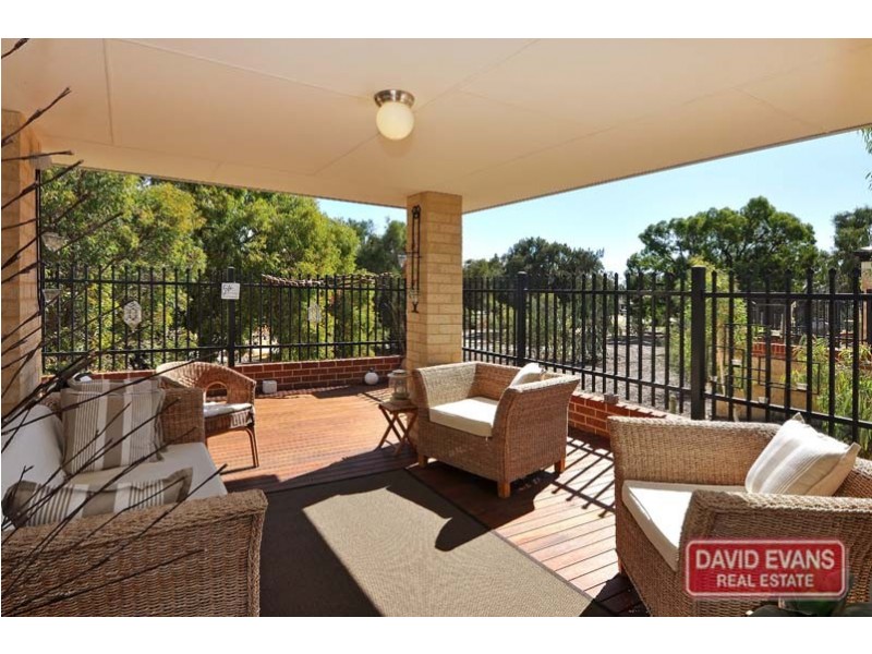 15 Atley Pass, Carramar WA 6031