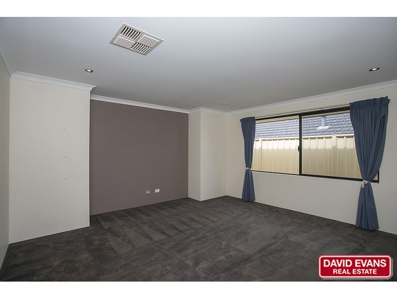 6 Zeppelin Way, Tapping WA 6065