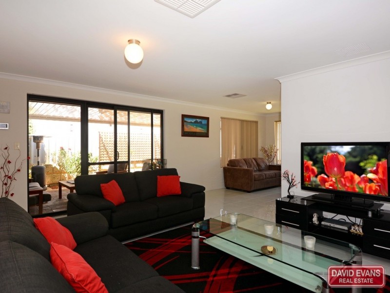 25 Mulwarrie Circle, Wanneroo WA 6065