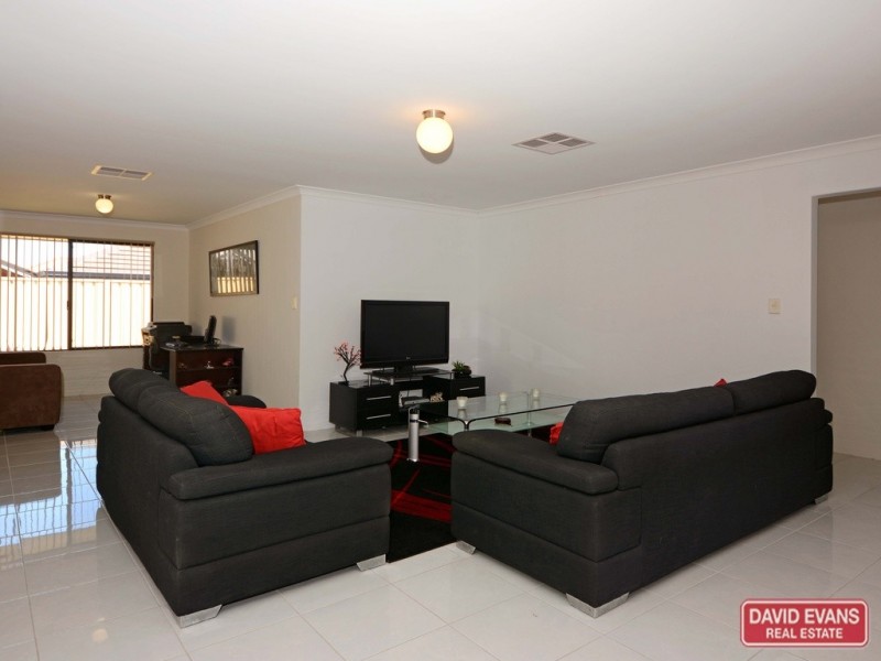 25 Mulwarrie Circle, Wanneroo WA 6065