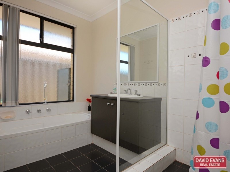 25 Mulwarrie Circle, Wanneroo WA 6065