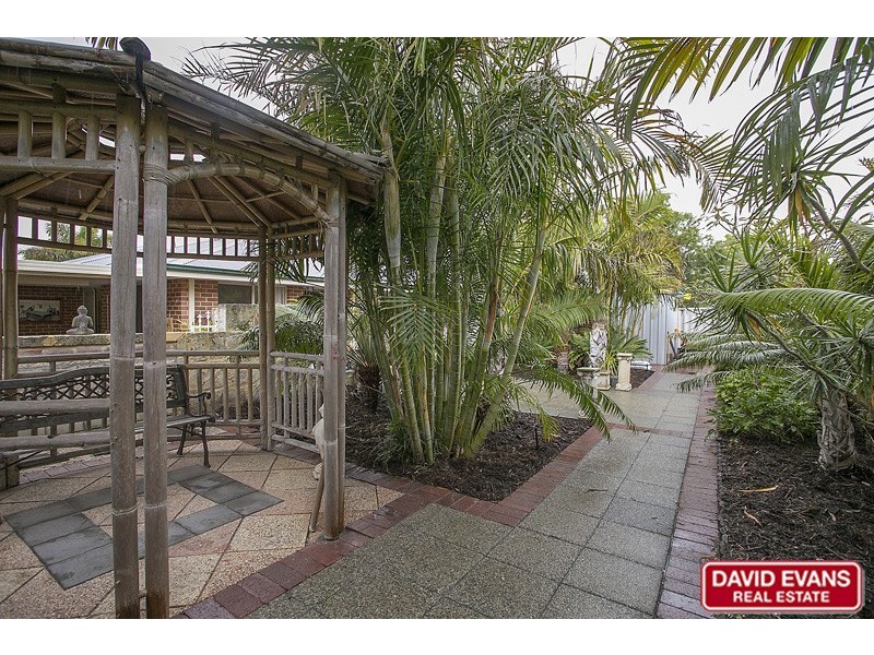 5 Griffiths Road, Sinagra WA 6065