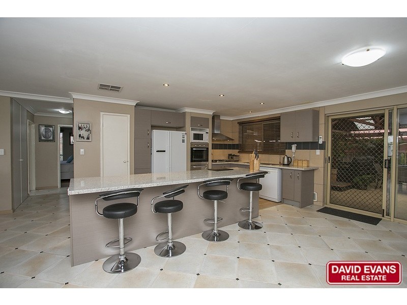 6 Woodlands Grove, Hocking WA 6065