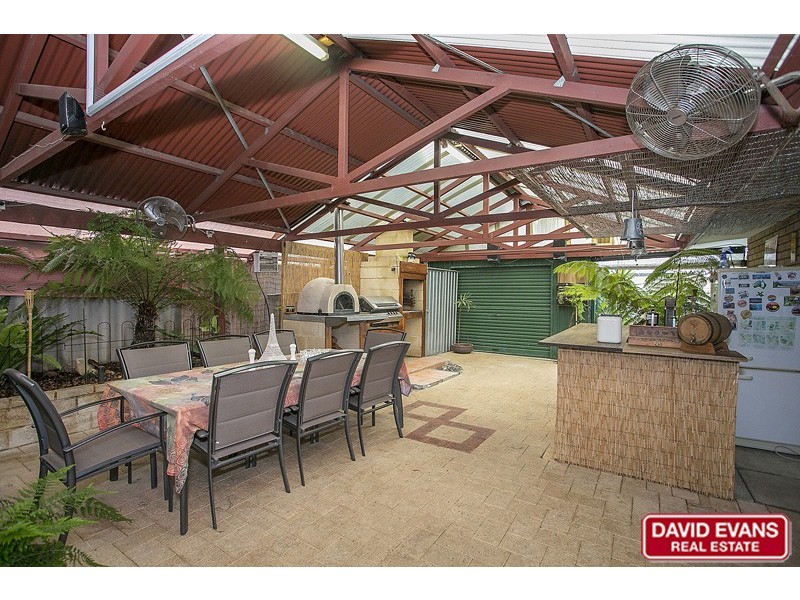 6 Woodlands Grove, Hocking WA 6065