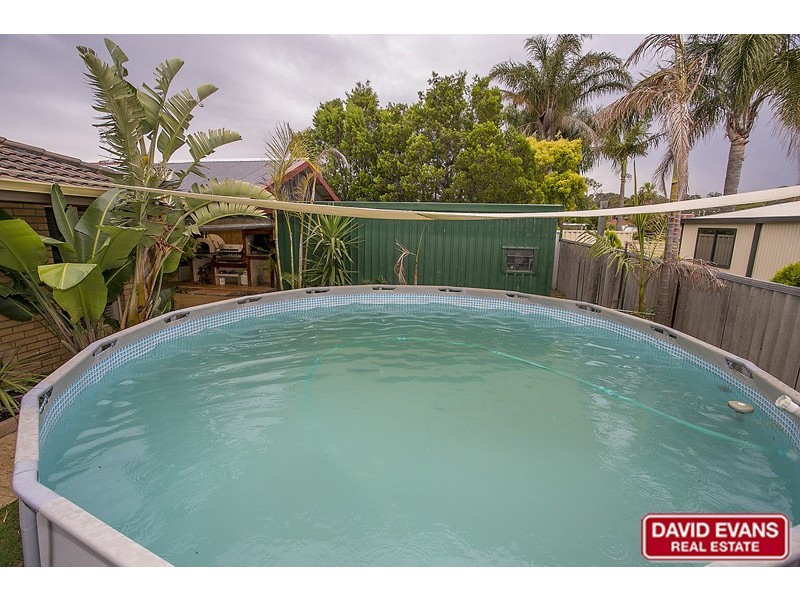 6 Woodlands Grove, Hocking WA 6065