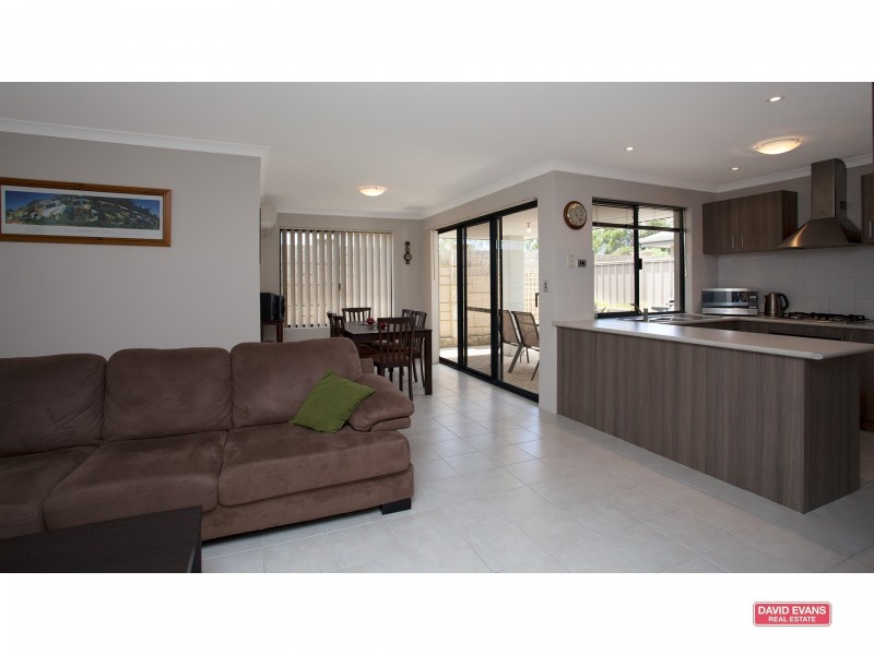 26/15 Crosthwait Circle, Tapping WA 6065