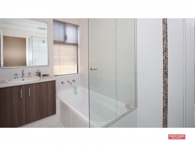 26/15 Crosthwait Circle, Tapping WA 6065