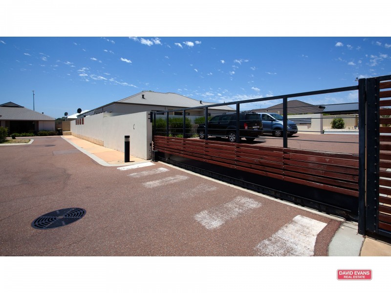 26/15 Crosthwait Circle, Tapping WA 6065