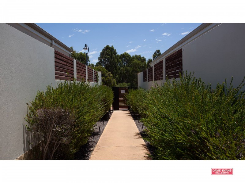 26/15 Crosthwait Circle, Tapping WA 6065
