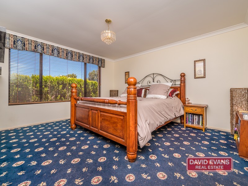 77 Manchester Drive, Hocking WA 6065