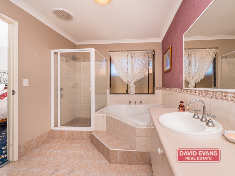 77 Manchester Drive, Hocking WA 6065