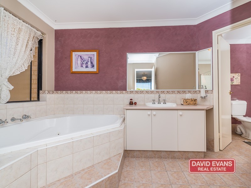 77 Manchester Drive, Hocking WA 6065