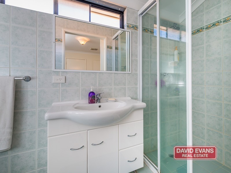 77 Manchester Drive, Hocking WA 6065