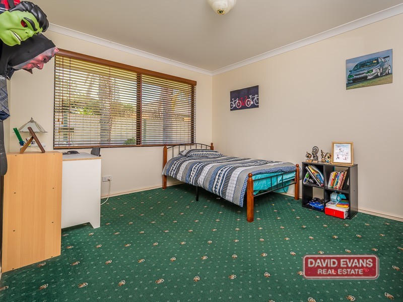 77 Manchester Drive, Hocking WA 6065