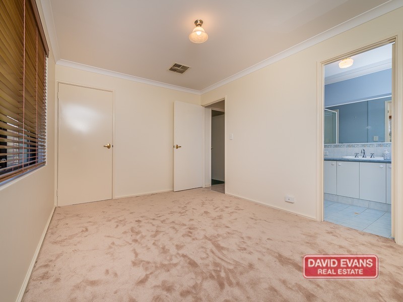 77 Manchester Drive, Hocking WA 6065