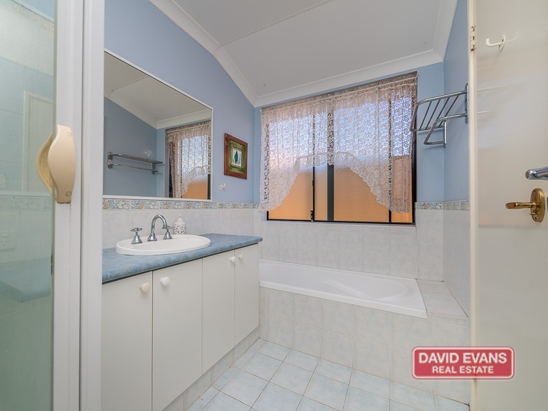 77 Manchester Drive, Hocking WA 6065