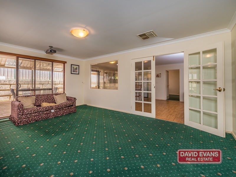 77 Manchester Drive, Hocking WA 6065