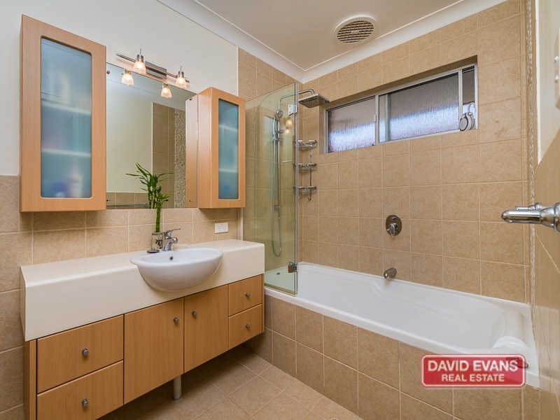 17 Topeka Place, Wanneroo WA 6065