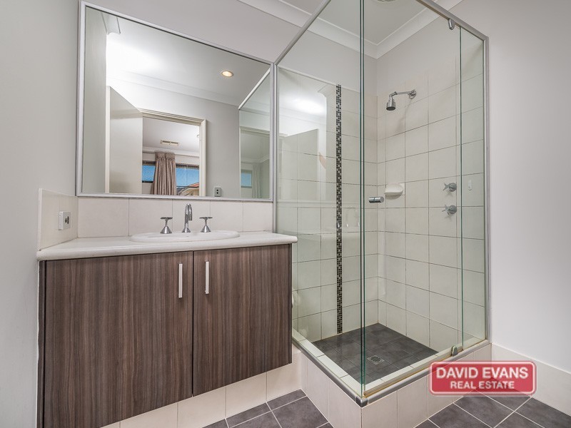 2/15 Crosthwait Circle, Tapping WA 6065