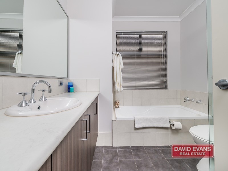 2/15 Crosthwait Circle, Tapping WA 6065