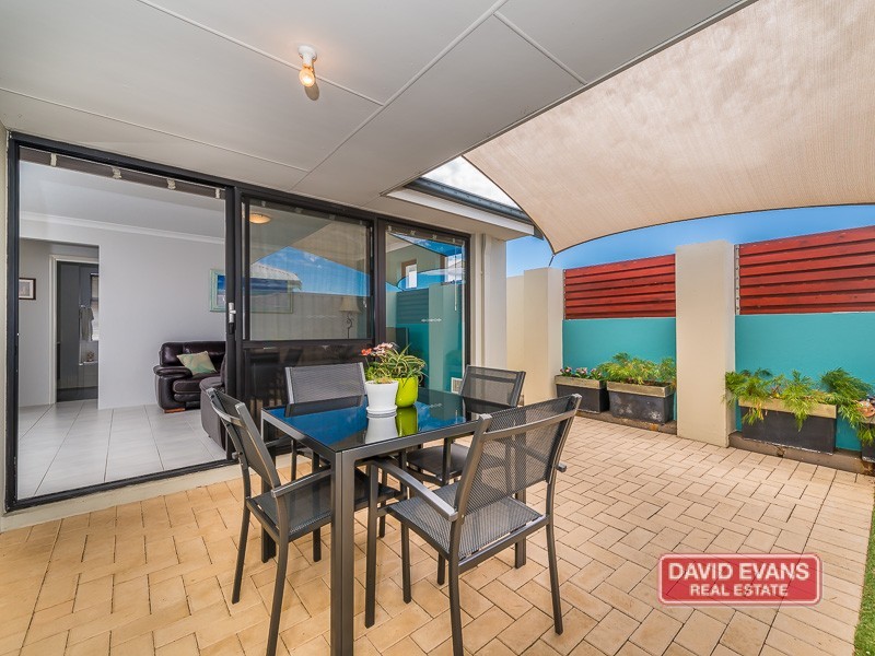 2/15 Crosthwait Circle, Tapping WA 6065