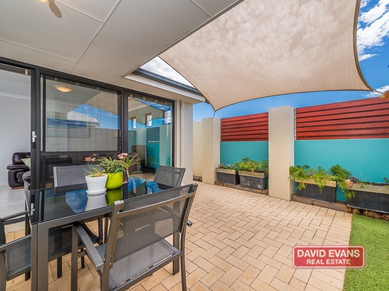 2/15 Crosthwait Circle, Tapping WA 6065