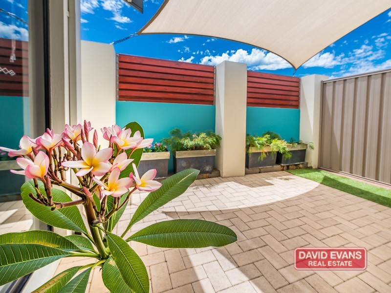 2/15 Crosthwait Circle, Tapping WA 6065