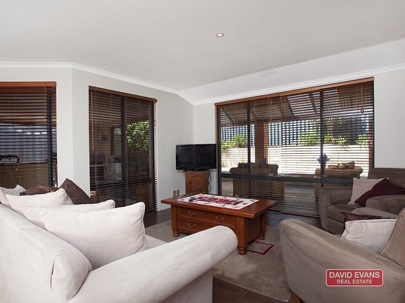 11 Walsall Turn, Hocking WA 6065