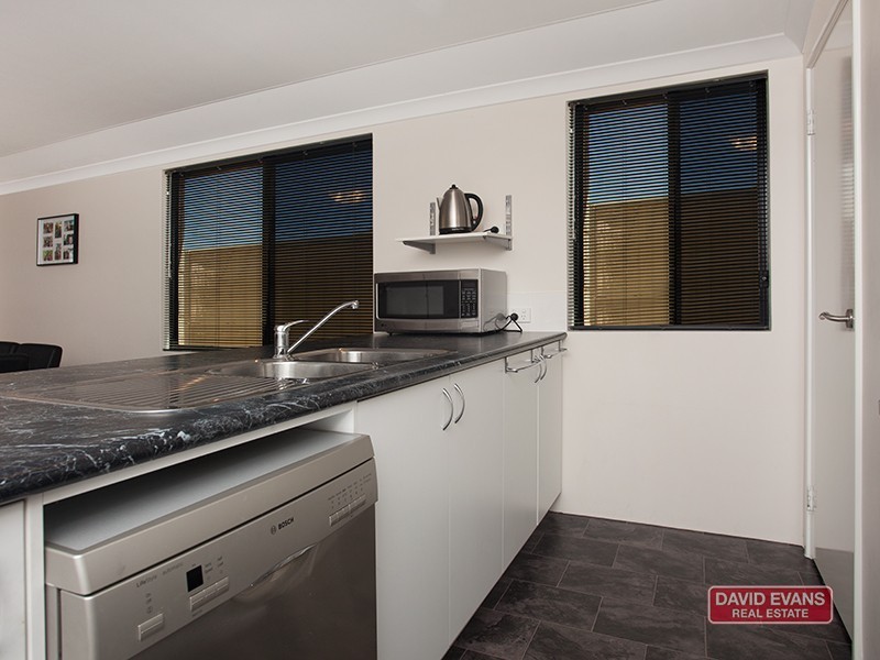 32 Floresta Street, Sinagra WA 6065