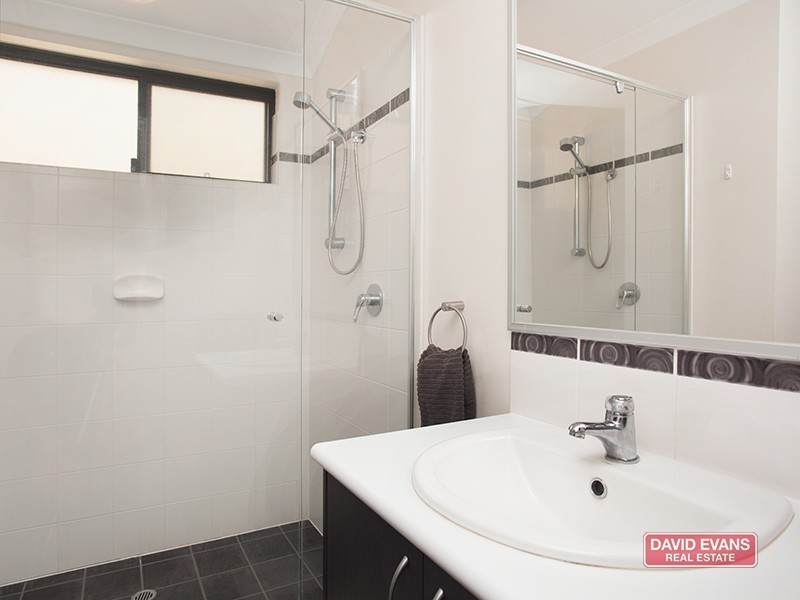 32 Floresta Street, Sinagra WA 6065