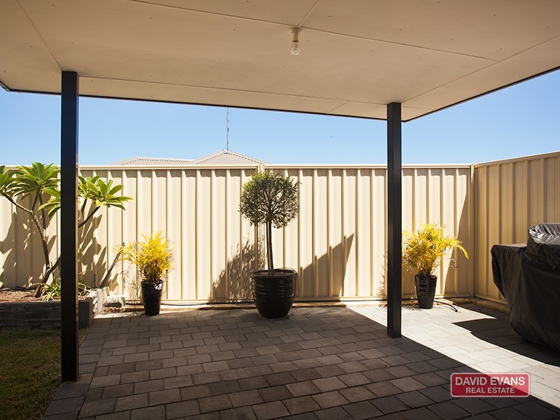 32 Floresta Street, Sinagra WA 6065