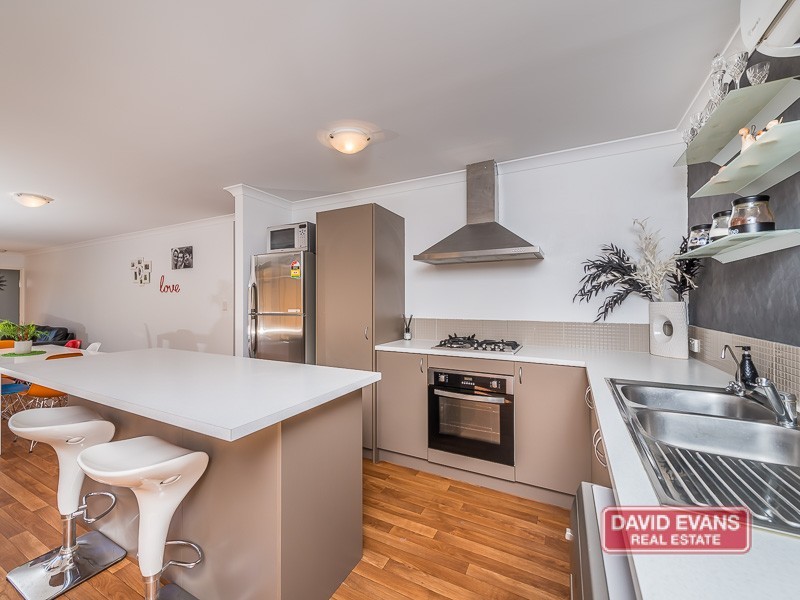 34 Lauderdale Ramble, Carramar WA 6031