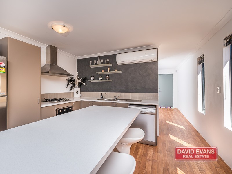 34 Lauderdale Ramble, Carramar WA 6031