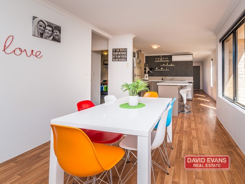 34 Lauderdale Ramble, Carramar WA 6031