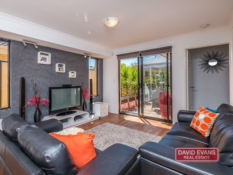 34 Lauderdale Ramble, Carramar WA 6031