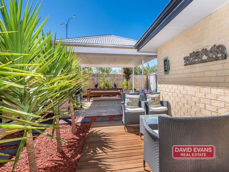 34 Lauderdale Ramble, Carramar WA 6031