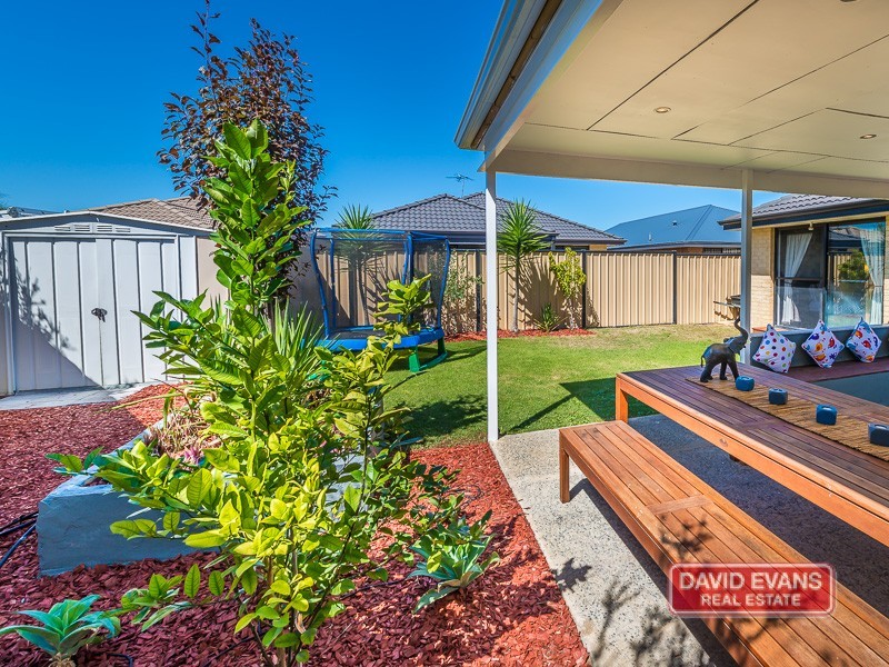 34 Lauderdale Ramble, Carramar WA 6031
