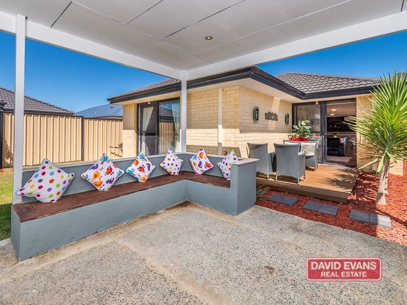 34 Lauderdale Ramble, Carramar WA 6031