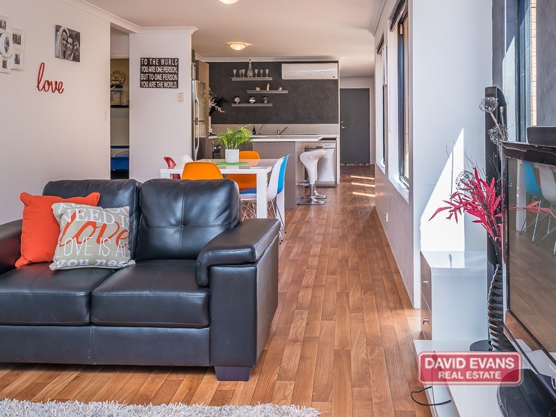 34 Lauderdale Ramble, Carramar WA 6031